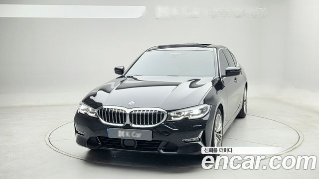 BMW 3-Series 320i Luxury