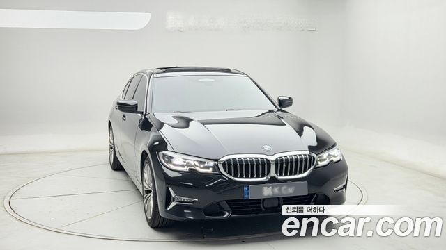BMW 3-Series 320i Luxury
