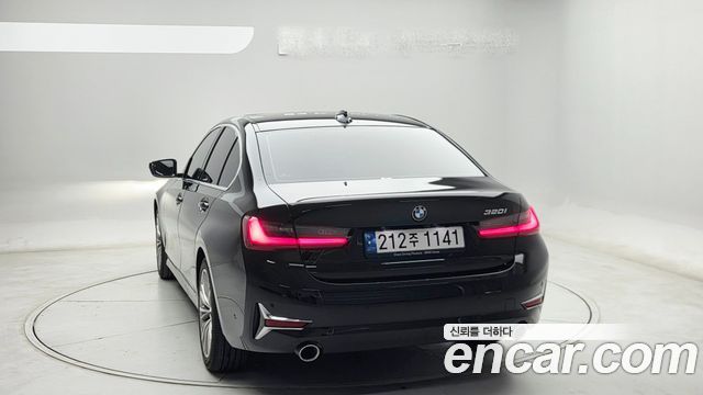BMW 3-Series 320i Luxury