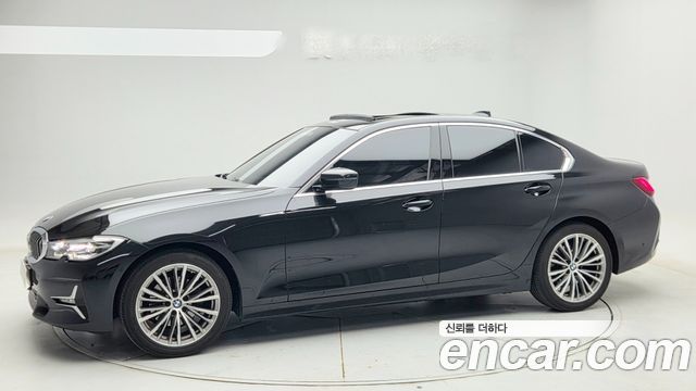 BMW 3-Series 320i Luxury