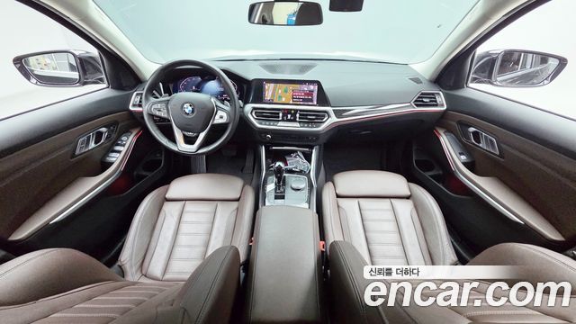 BMW 3-Series 320i Luxury