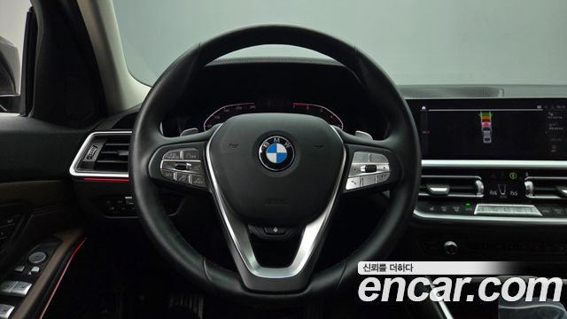 BMW 3-Series 320i Luxury