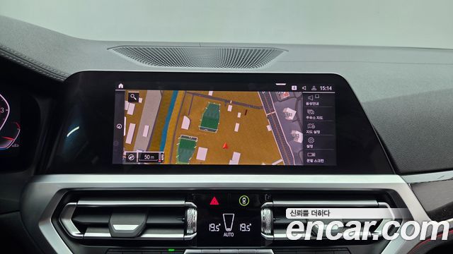 BMW 3-Series 320i Luxury