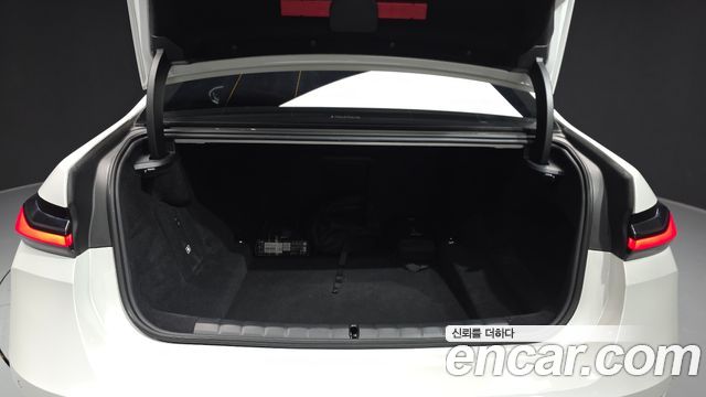 BMW 7-Series 750e xDrive Design Pure Excellence