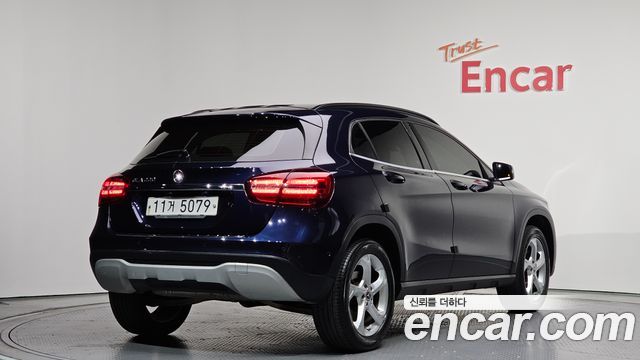 Mercedes-Benz GLA-Class GLA220
