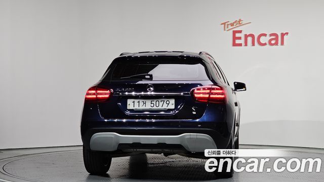 Mercedes-Benz GLA-Class GLA220