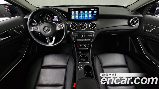 Mercedes-Benz GLA-Class GLA220