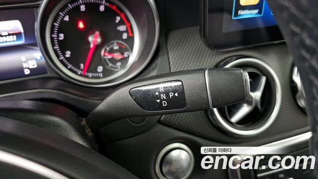 Mercedes-Benz GLA-Class GLA220
