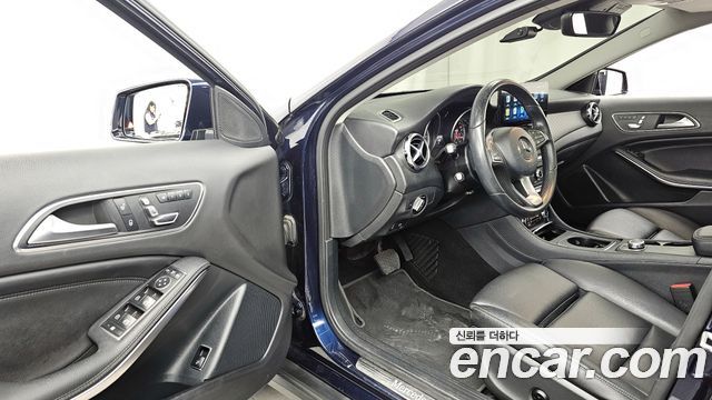 Mercedes-Benz GLA-Class GLA220