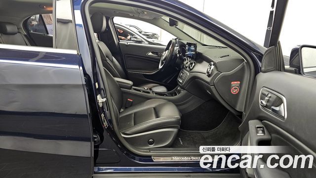 Mercedes-Benz GLA-Class GLA220