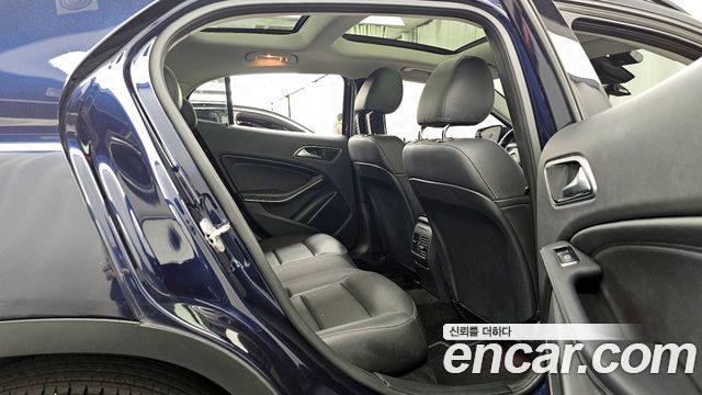 Mercedes-Benz GLA-Class GLA220