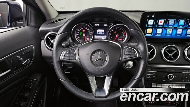 Mercedes-Benz GLA-Class GLA220