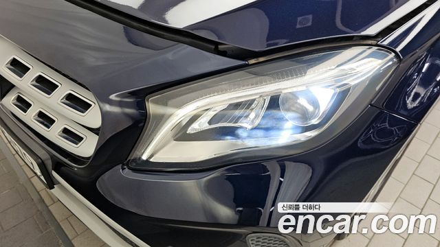 Mercedes-Benz GLA-Class GLA220