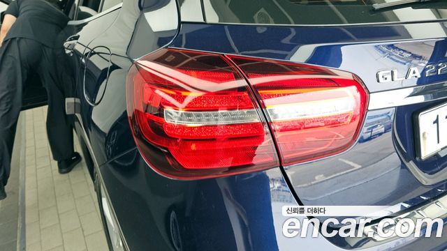 Mercedes-Benz GLA-Class GLA220