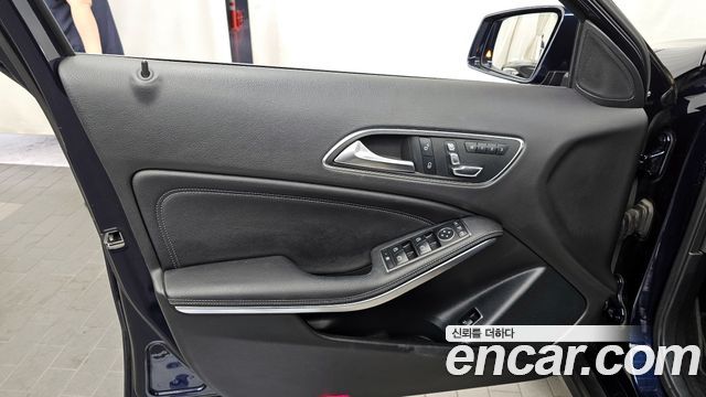 Mercedes-Benz GLA-Class GLA220