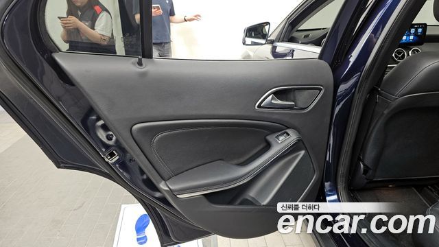 Mercedes-Benz GLA-Class GLA220