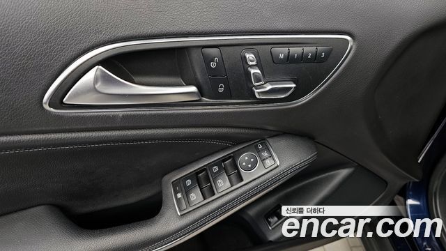 Mercedes-Benz GLA-Class GLA220