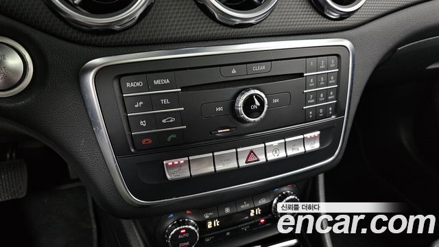 Mercedes-Benz GLA-Class GLA220