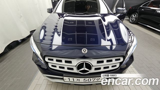 Mercedes-Benz GLA-Class GLA220