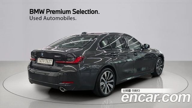 BMW 3-Series 320i