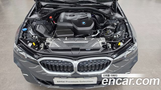 BMW 3-Series 320i