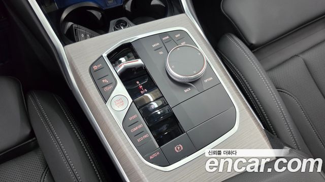 BMW 3-Series 320i
