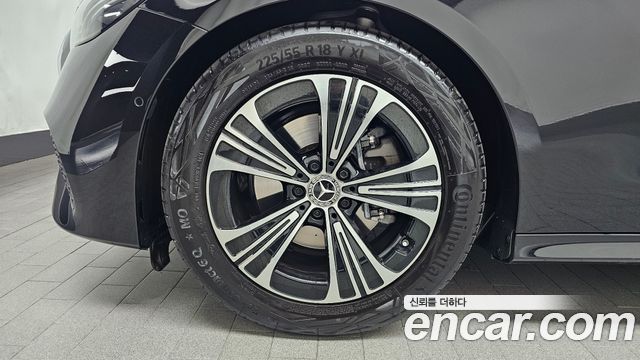 Mercedes-Benz E-Class E200 Avantgarde