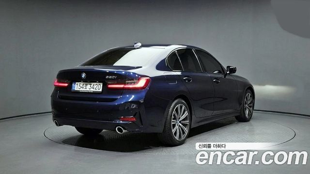 BMW 3-Series 320i