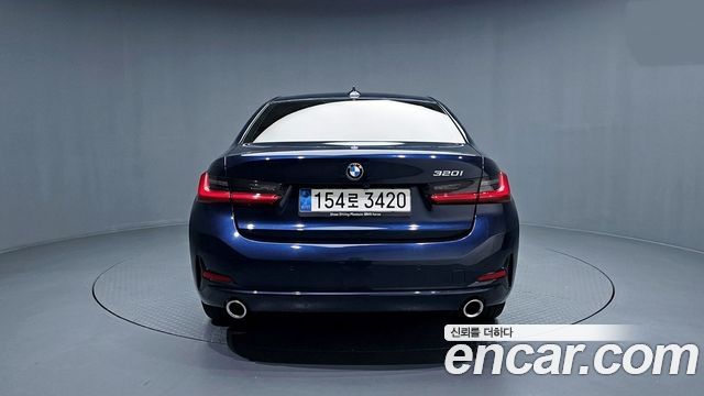 BMW 3-Series 320i