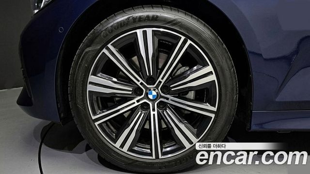BMW 3-Series 320i