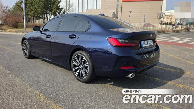 BMW 3-Series 320i