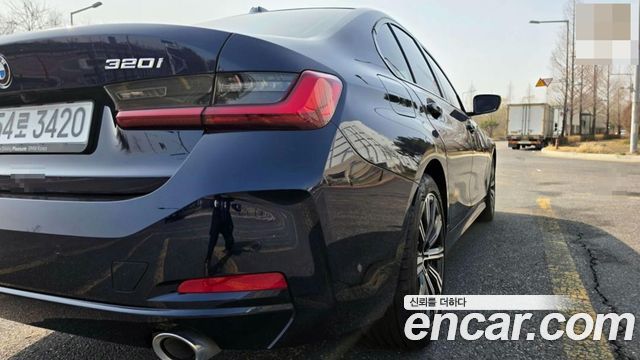 BMW 3-Series 320i