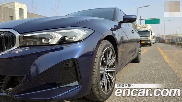 BMW 3-Series 320i