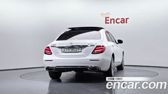 Mercedes-Benz E-Class E300 4MATIC Exclusive