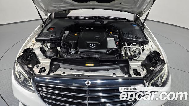 Mercedes-Benz E-Class E300 4MATIC Exclusive