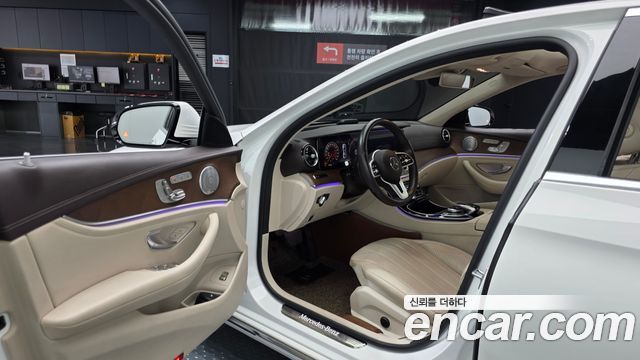 Mercedes-Benz E-Class E300 4MATIC Exclusive