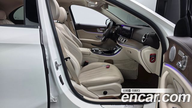 Mercedes-Benz E-Class E300 4MATIC Exclusive