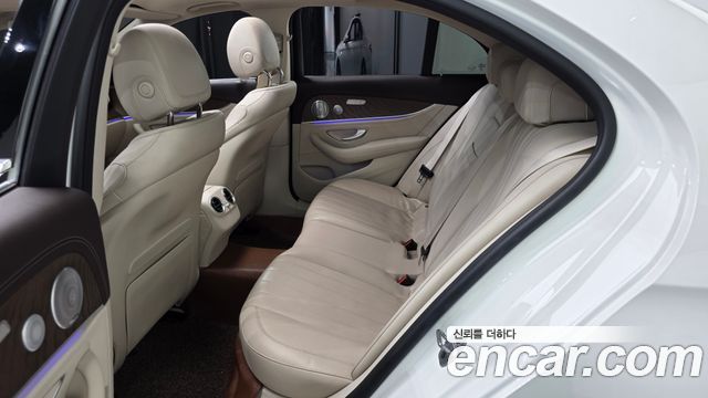 Mercedes-Benz E-Class E300 4MATIC Exclusive