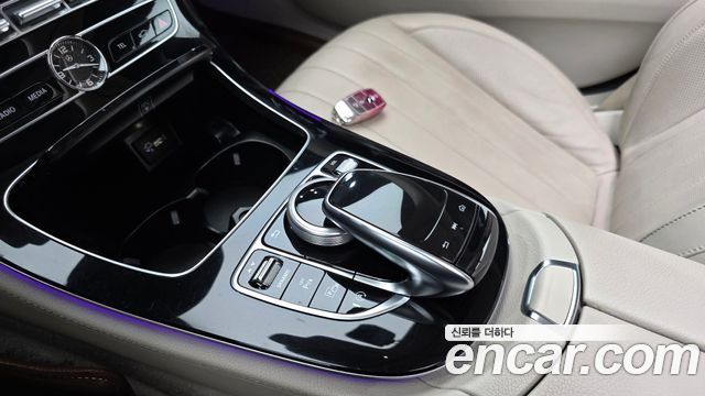 Mercedes-Benz E-Class E300 4MATIC Exclusive