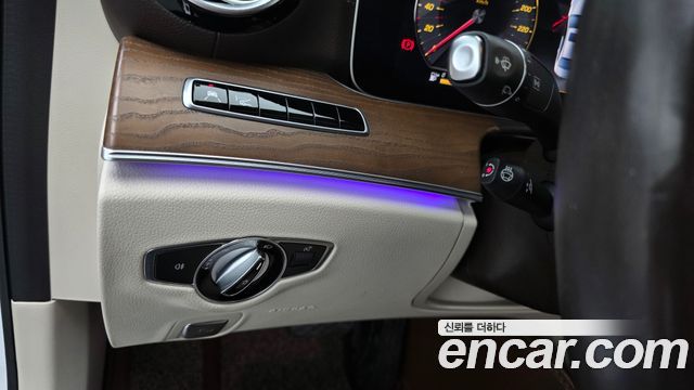 Mercedes-Benz E-Class E300 4MATIC Exclusive