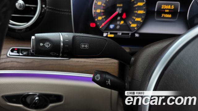 Mercedes-Benz E-Class E300 4MATIC Exclusive
