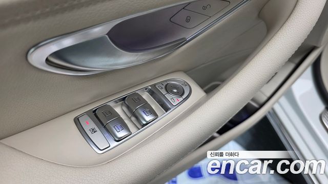 Mercedes-Benz E-Class E300 4MATIC Exclusive