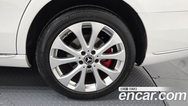 Mercedes-Benz E-Class E300 4MATIC Exclusive