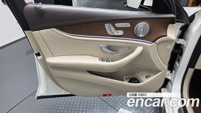 Mercedes-Benz E-Class E300 4MATIC Exclusive