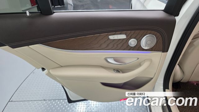 Mercedes-Benz E-Class E300 4MATIC Exclusive