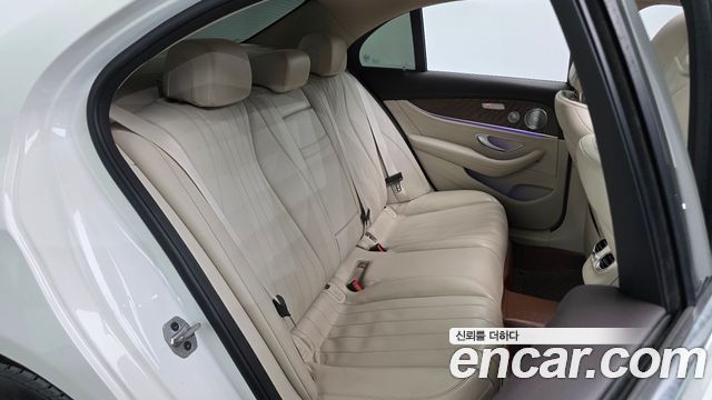 Mercedes-Benz E-Class E300 4MATIC Exclusive