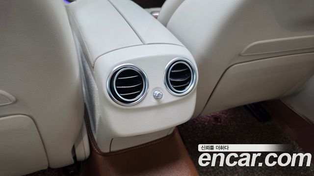 Mercedes-Benz E-Class E300 4MATIC Exclusive
