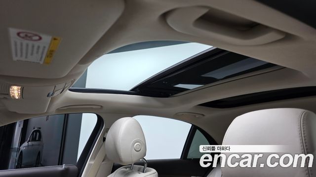 Mercedes-Benz E-Class E300 4MATIC Exclusive
