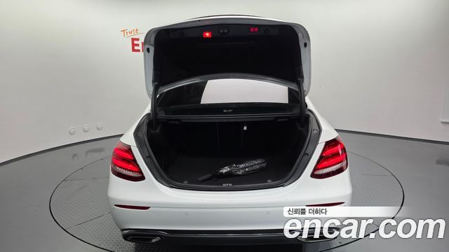 Mercedes-Benz E-Class E300 4MATIC Exclusive