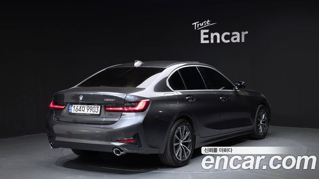 BMW 3-Series 320i